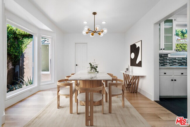 Foto del edificio - 544 Huntley Dr