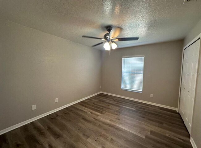 Foto del edificio - 9725 Fox Hollow Rd