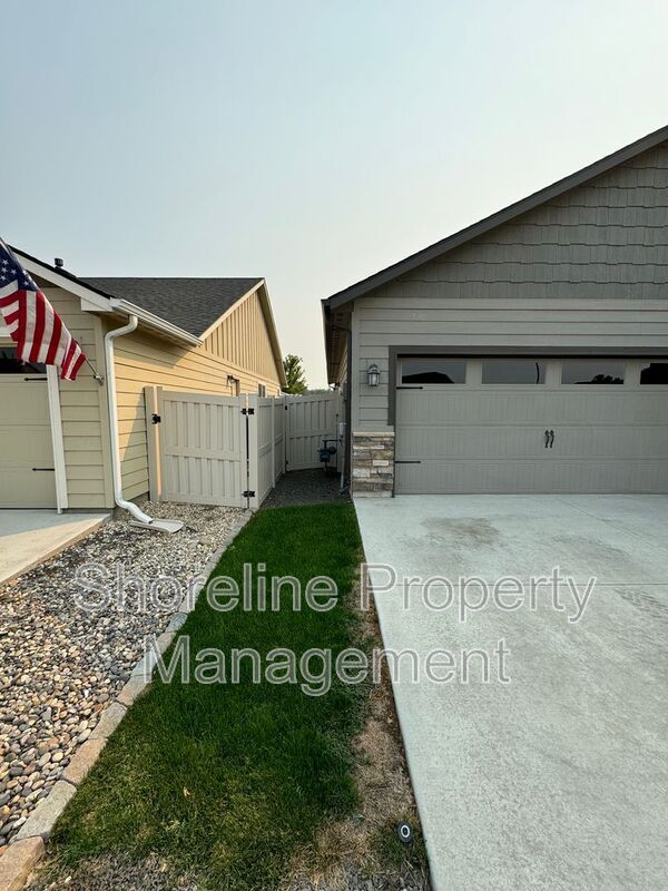 Foto del edificio - 511 Diamond Lake St
