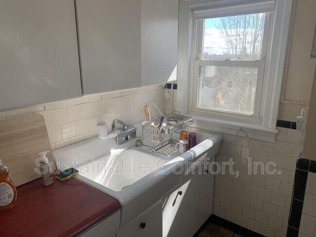 Foto del edificio - 827 Pleasant Street - 2R