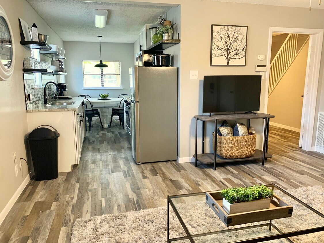 Open concept - 6502 Cedarhill