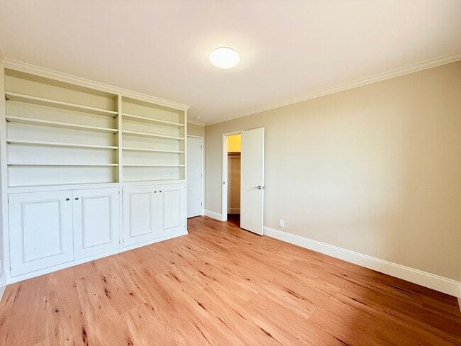 Building Photo - 3 Bedroom + Office | 2 Bathrooms | Spectac...