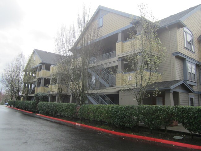 Building Photo - 9837 NE Irving St