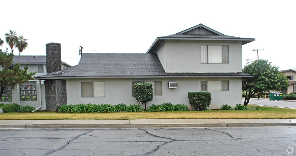 Building Photo - 2416 Patiglen Ave