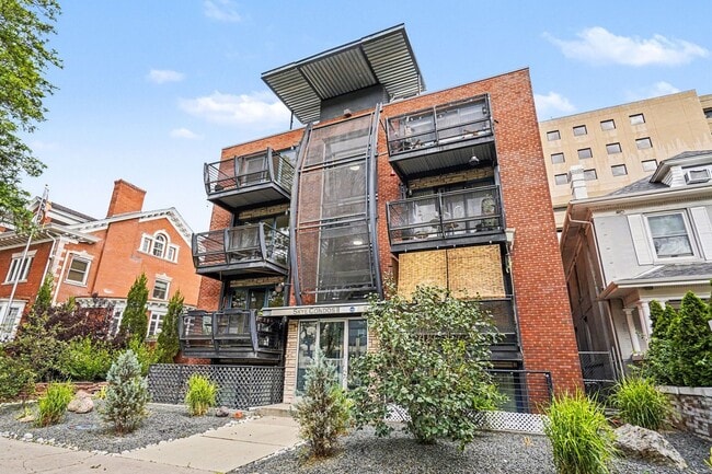 Building Photo - 1336 Logan St