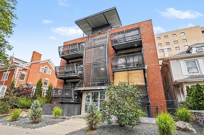 Foto del edificio - 1336 Logan St