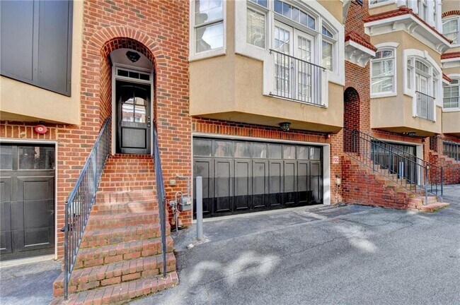 Foto del edificio - 813 Clifton Heights Ln NE