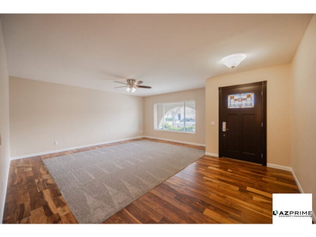 Foto del edificio - Thoughtful Finishes and Efficient Layout Make This Stunning 3/2 Tempe residence.