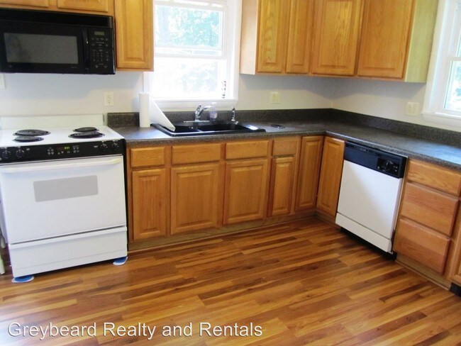 Building Photo - 96 Appian Way