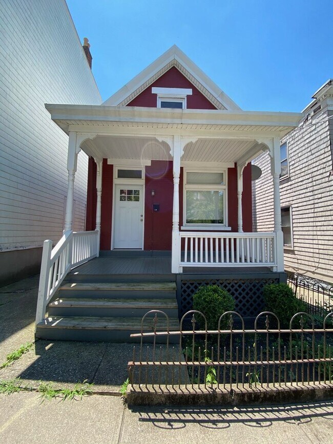 Building Photo - 319 Warner St