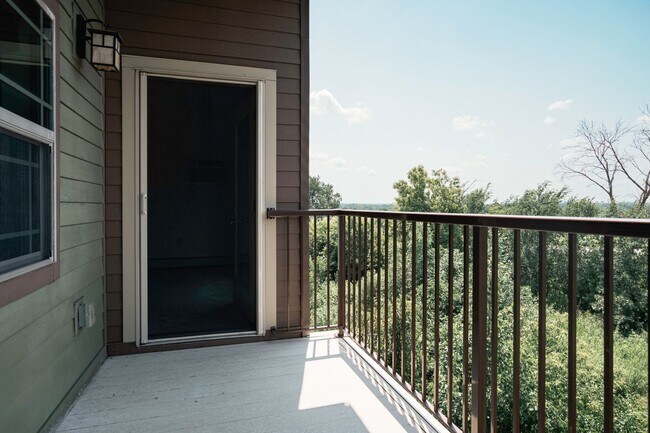 Interior Photo - Arden Flats