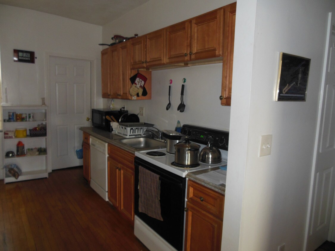 146 Nichols St, Everett, MA 02149 Condo for Rent in Everett, MA