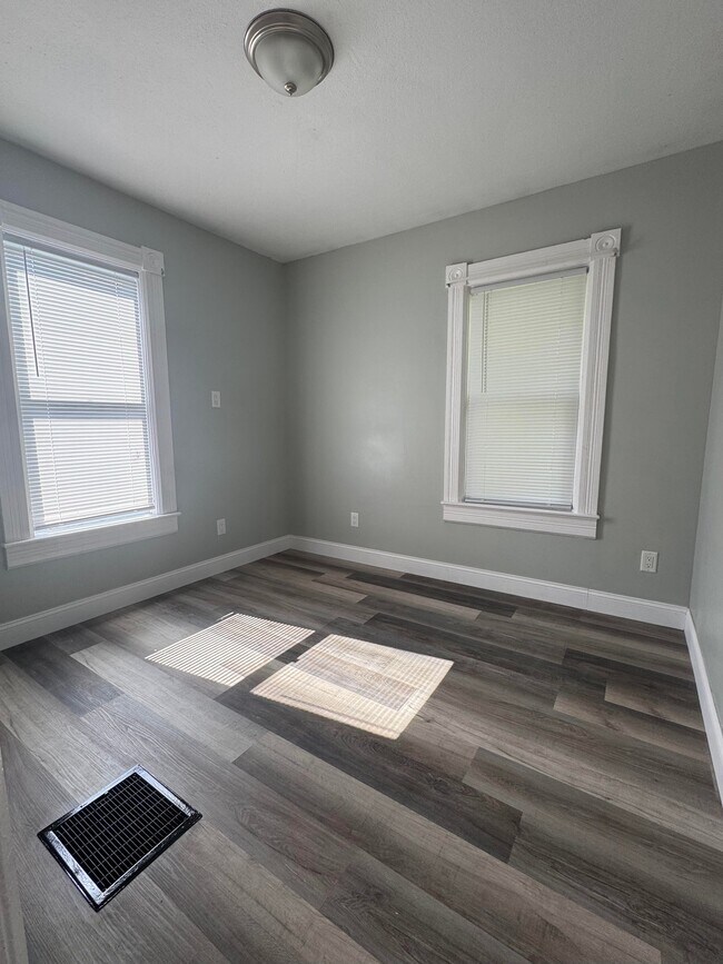 Foto del edificio - 108 2nd St NE