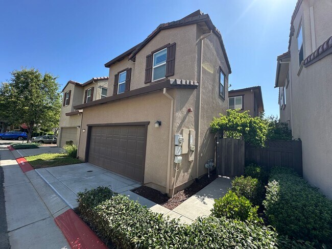Foto del edificio - Gorgeous 4 Bedroom, 3 Bath Questa Village