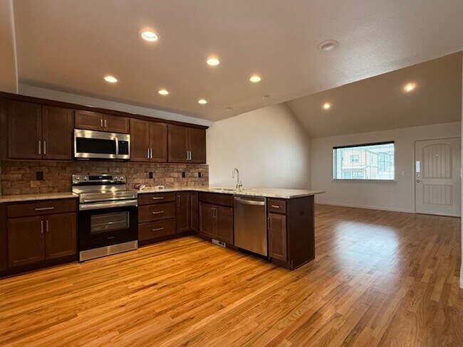 Foto del edificio - Fully Upgraded Executive Home For Lease