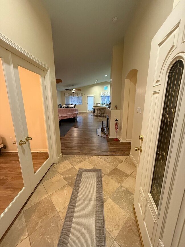 Building Photo - Beautifully Maintained 3-Bedroom Plus Offi...