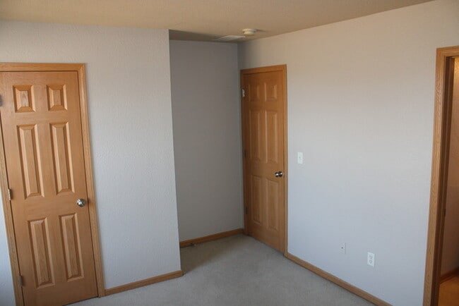 Building Photo - Townhome in Crystal Ridge