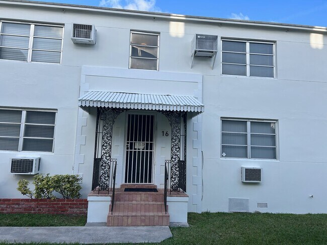 Building Photo - 16 Santillane Ave