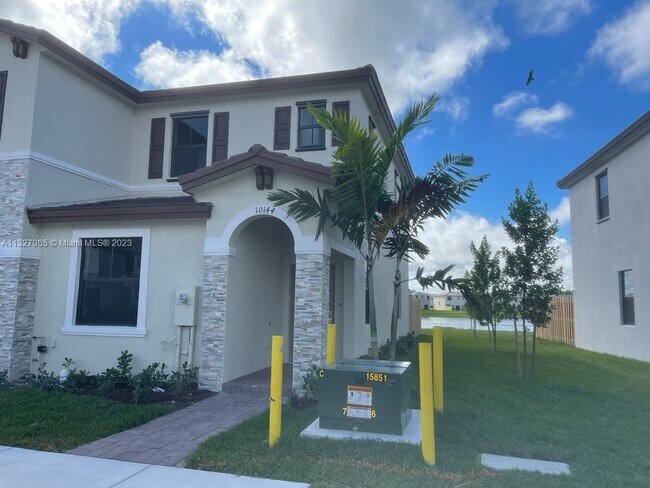 Foto del edificio - 10144 SW 228th Terrace