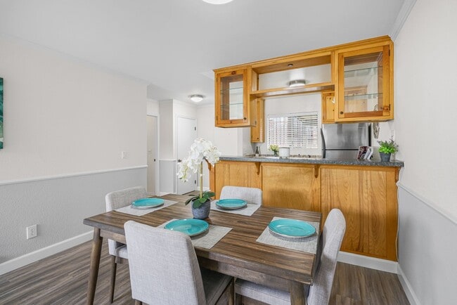 Building Photo - FOR RENT 1Br/1Ba 626 Sf Second Floor Condo...