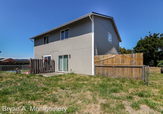 Building Photo - 304 35th St SE