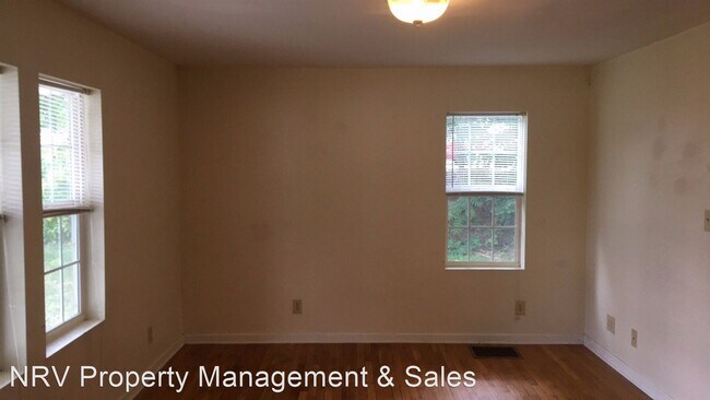 Building Photo - 4 br, 1.5 bath House - 106 Harrison Street