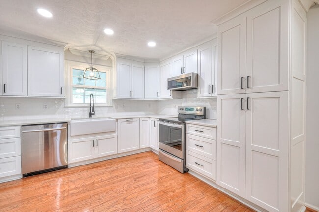 Building Photo - 673 Rampart Ln