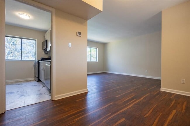 Building Photo - 91 Rumson Rd NE