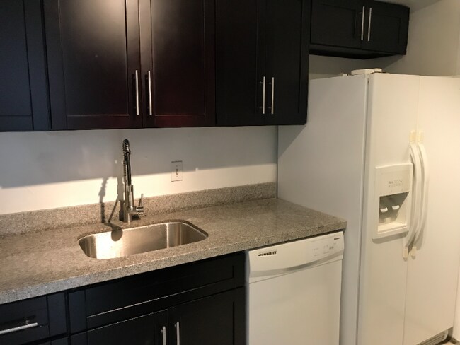 Foto del edificio - 6904 N Kendall Dr