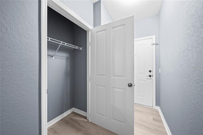 Building Photo - 3010 Hemingway Cir