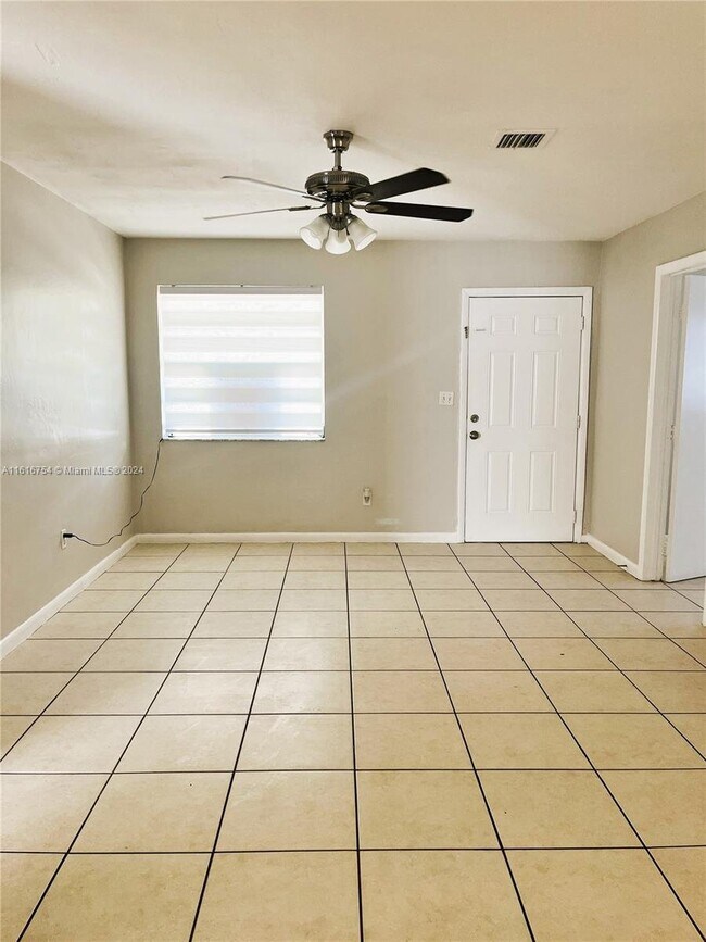 Foto del edificio - 19453 NW 28th Ct