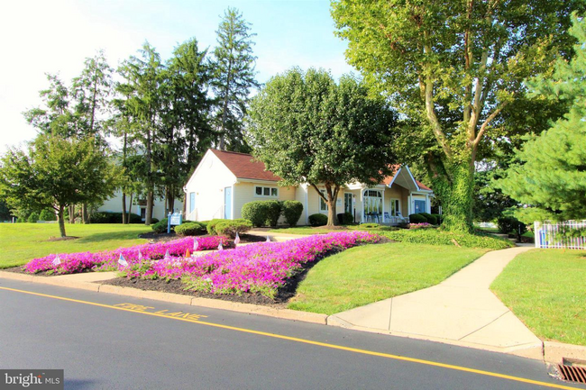 Building Photo - Crestwood 2 bed, 2.5 bath spacious Condo A...