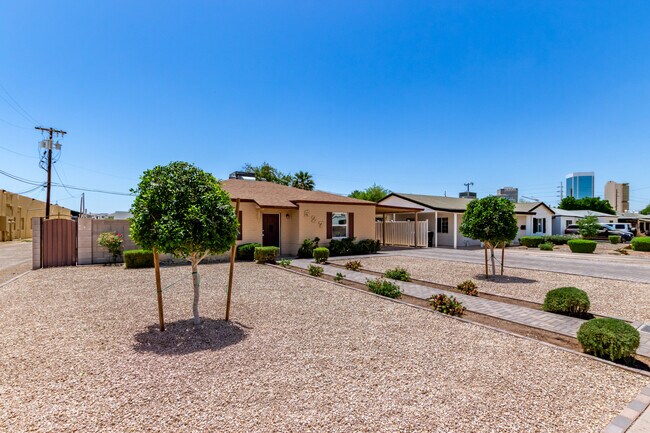 Photo - 527 E Whitton Ave House