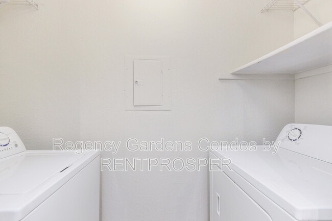 Building Photo - 4301 Lizshire Ln