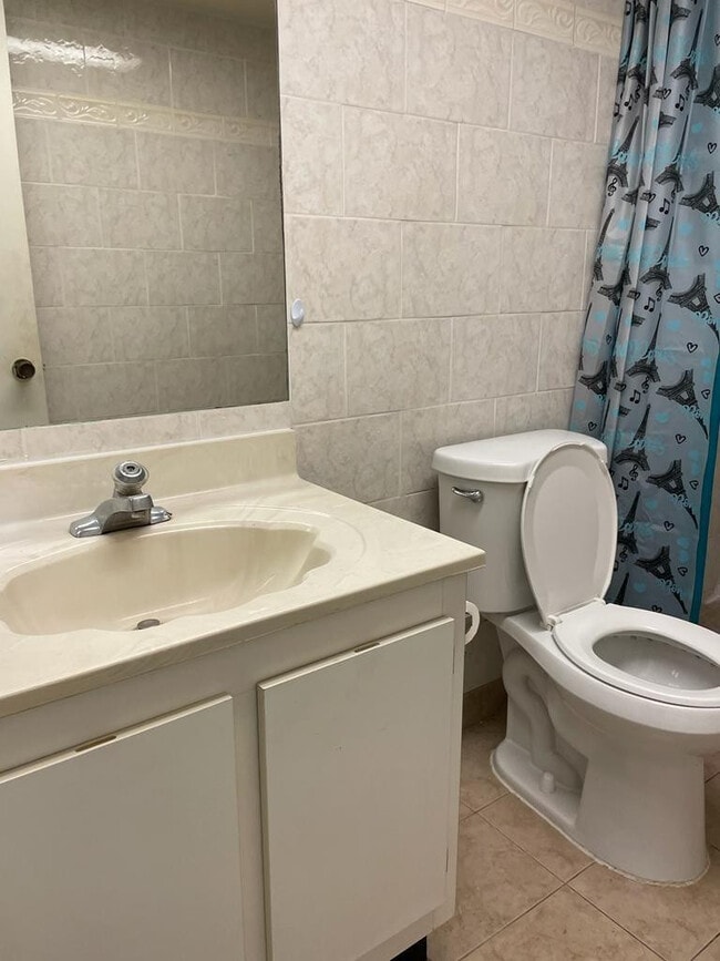 Building Photo - 3900 NW 76th Ave