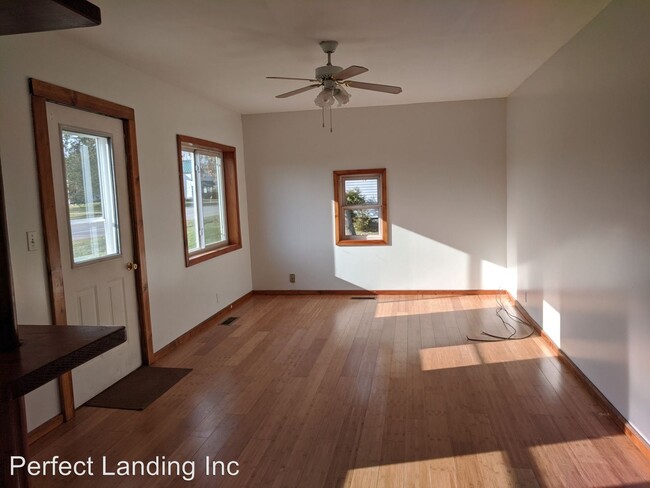 Building Photo - 2 br, 1 bath House - 219 E Main St