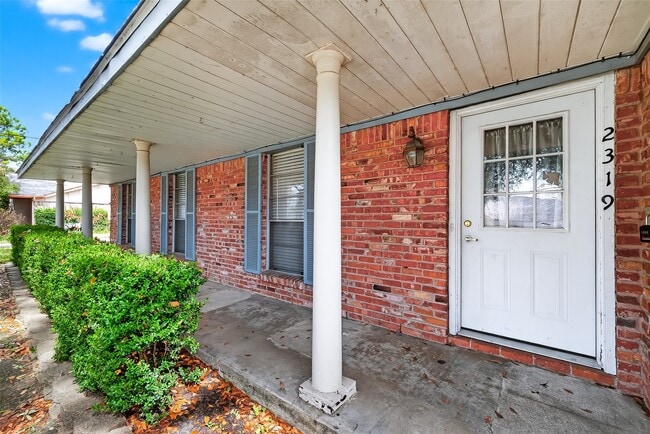 Foto del edificio - 2319 Blue Willow Dr