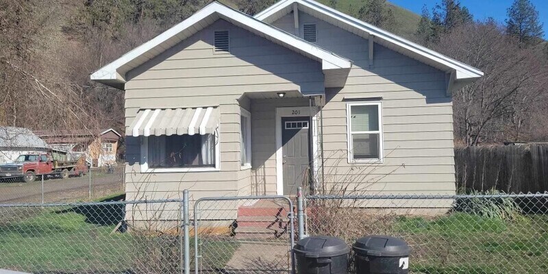 Primary Photo - Esther House