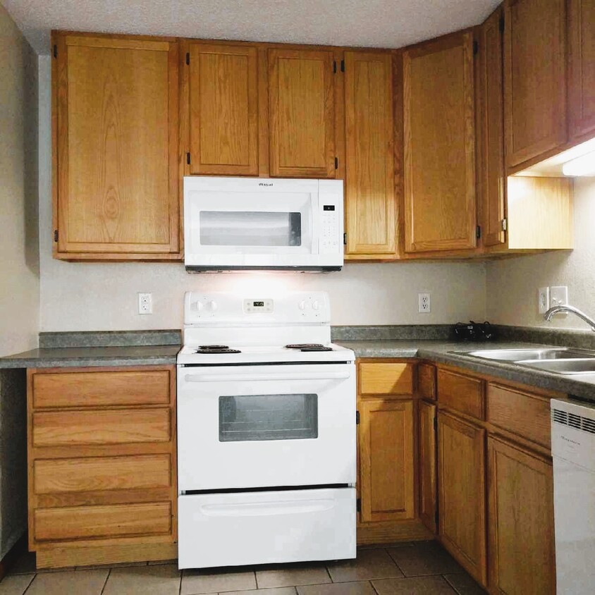 Primary Photo - 976 S Robert St