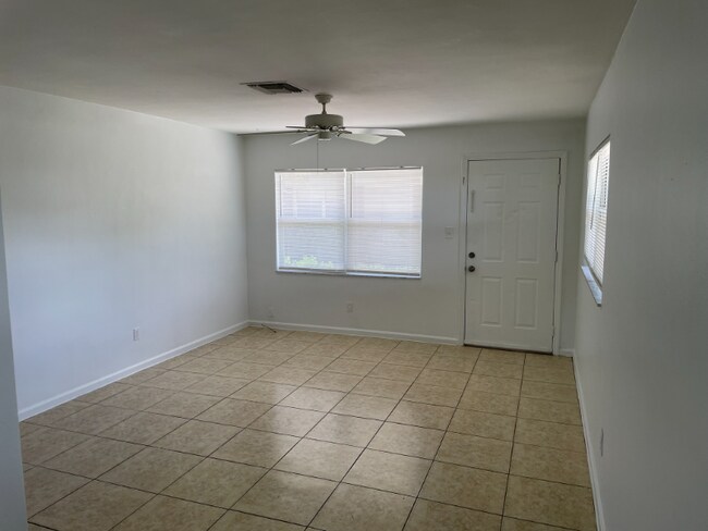 Foto del edificio - 623 92nd Ave N