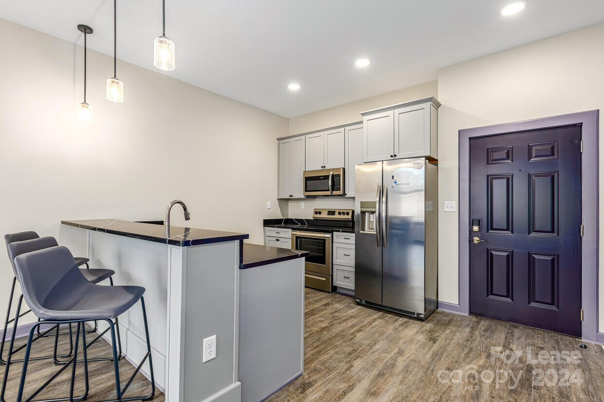 138 S Main St Unit B, Marion, NC 28752 Room for Rent in Marion, NC