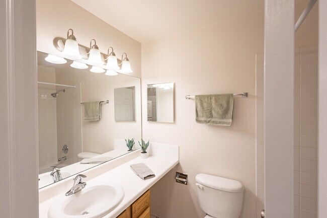 Foto del edificio - 5810 Oakwood Dr