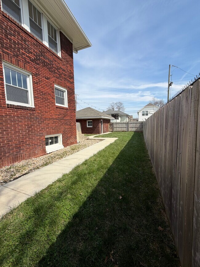 Foto del edificio - 3827 Central Ave