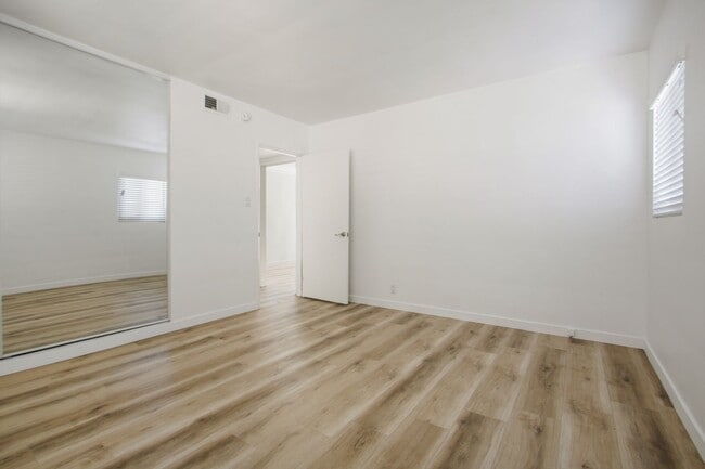 Building Photo - 1975 S Beverly Glen Blvd