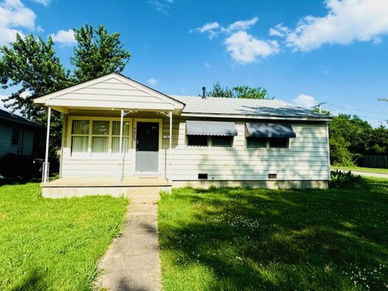 Foto principal - 3423 S. Oswego Ave.