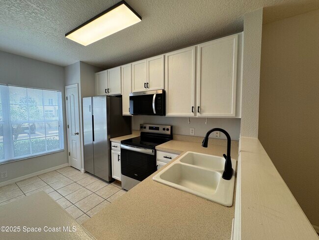 Foto del edificio - 1349 Hampton Park Ln