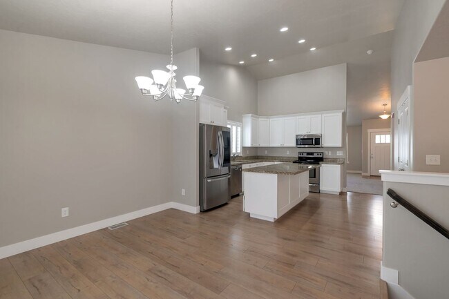 Foto del edificio - Available Now | American Fork, UT | 5 Bed | 3 Full Bath | Single-Family Home