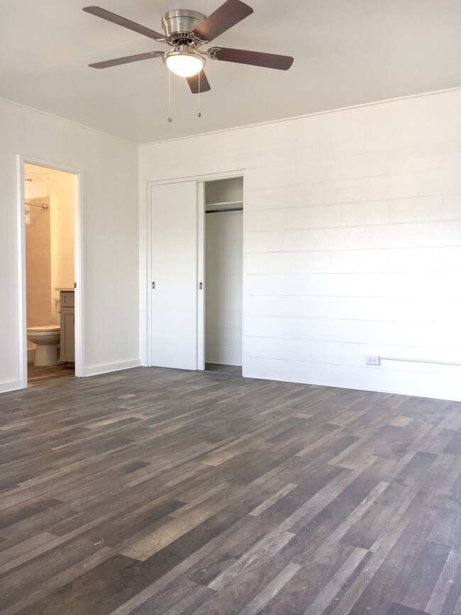 Building Photo - 2934 Varsity Cir