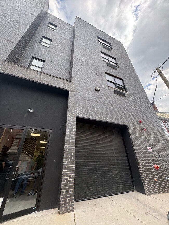 Building Photo - 455 Summer St