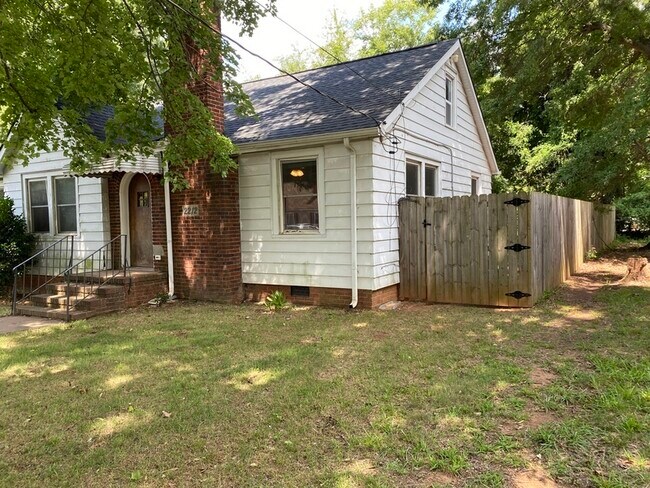 Building Photo - 2212 Edison St